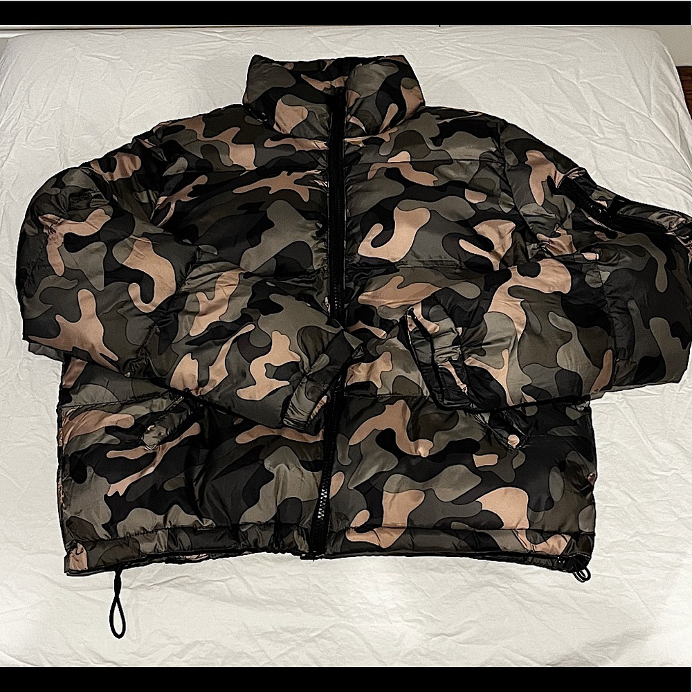 CISONO Los Angeles out wear winter coat.